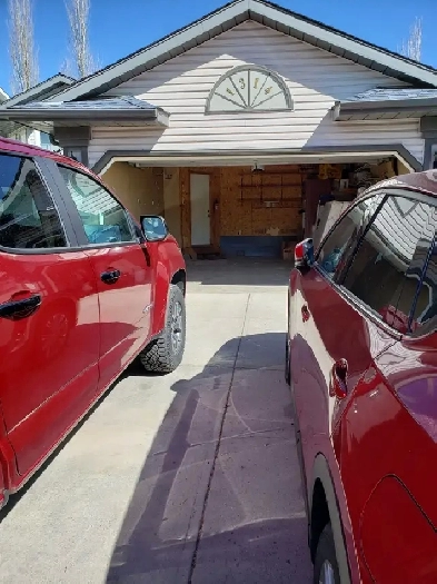 RENT IN SHAWNESSY : BEAUTIFUL HOME  MF WITH GARAGE Image# 1