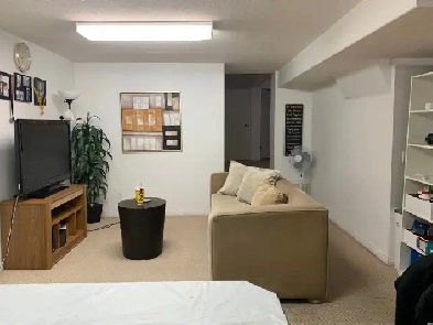 3 beds, 1 bath Basement, $1200, 5 min walk to SW Shawnessy Ctrai Image# 1
