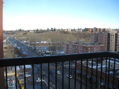 DOWNTOWN BACHELOR CONDO Image# 1