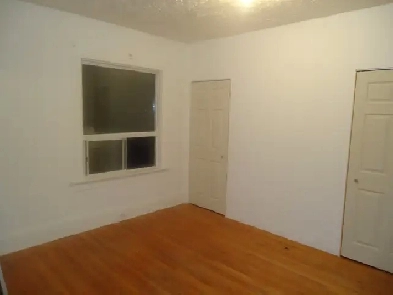 Furnished Main Flr Bedrm Sept 1, near Bloor/Dufferin Subway STN Image# 1