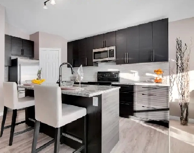 SHOW HOME QUALITY - 2 BED FULLY FURNISHED MAIN FLOOR HOME! Image# 1