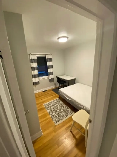 BEDROOM FOR RENT IN LUXURY STUDENT RENTAL NEAR CARLETON U! Image# 1