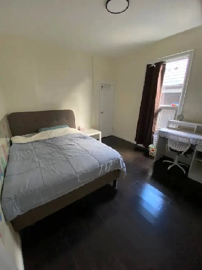 Cozy room in eastyork available from Aug 26th,single/couple Image# 1