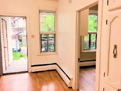 5 1/2 ground floor with 1.5 bathrooms, available October 1st Image# 1