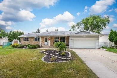 OH! Magnificent 5bdrm Bungalow nestled on a quiet cul-de-sac! Image# 1