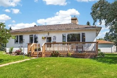 HUGE corner lot for sale! 5 bed, 2 bath with basement suite! Image# 1