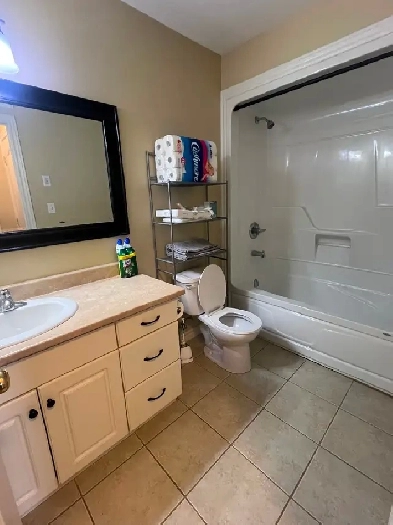 Ground floor 2 bedroom  apt  with washer dyer for October 1st Image# 1