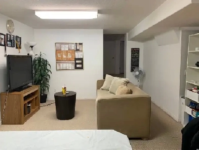 3 beds, 1 bath Basement, $1150, 5 min walk to SW Shawnessy Ctrai Image# 1