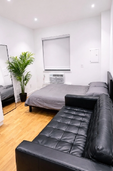Bachelor Unit | Short Term | Amazing CN Tower View Image# 1
