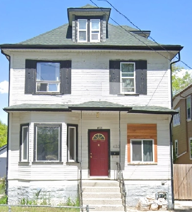 4 Bedroom 1 Bathroom Rental - 433 Burrows Ave Image# 1