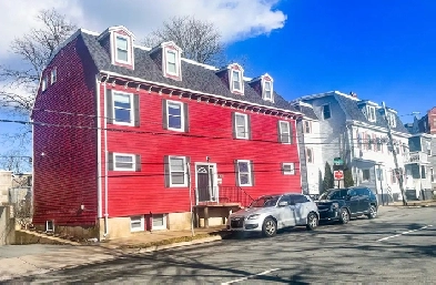 TWO-LEVEL APARTMENT ACROSS FROM HALIFAX COMMONS - 5813 CUNARD ST Image# 1