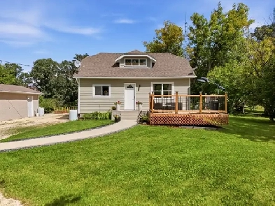 Move-In Ready Acreage in St Andrews! Image# 1