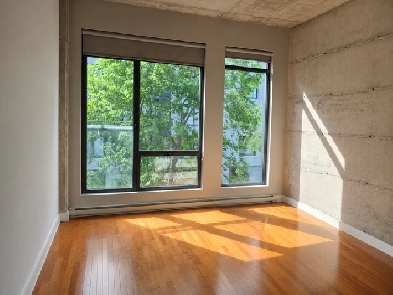 One Bedroom (3 1/2)-Old Port Montreal - $2,200/Month. Image# 1