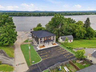 WATERFRONT FOR RENT - 2 BEDROOM - WENDOVER Image# 1