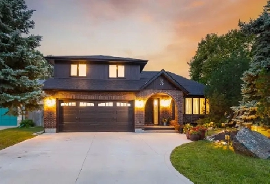 Coveted location! Meticulously maintained & upgraded 5 bdrm home Image# 1