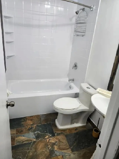 For rent a 3 bedroom side by side in Westdale Charleswood Image# 1