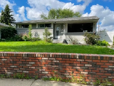 BRIGHT & BEAUTIFUL 4-Bed 2-Bath Home w/ Double Garage & Basement Image# 1