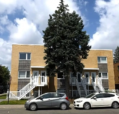 APPARTEMENT 5 ½ AVEC GRANDE TERRASSE   STATIONNEMENT   CABANON Image# 1