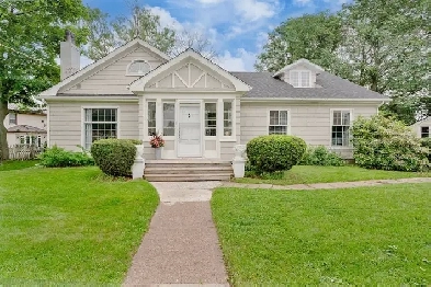 Spacious bright Newly renovated 3 bedroom home Image# 1