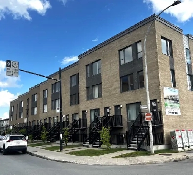 LOGEMENT 3 ½ AVEC BALCON   STATIONNEMENT À LOUER Image# 1