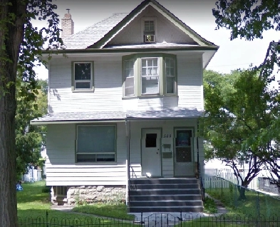 588 Ashburn St - 4 Bedroom Duplex Image# 1