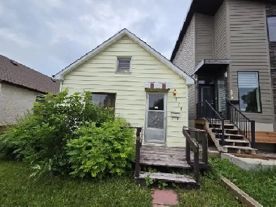 Charming 2-Bedroom Main-Floor Home in Elmwood with Fully Fenced Image# 1