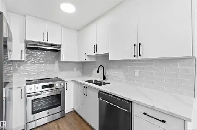 FULLY RENOVATED 4 bedroom corner unit - 350 CLAREVIEW RD NW Image# 1