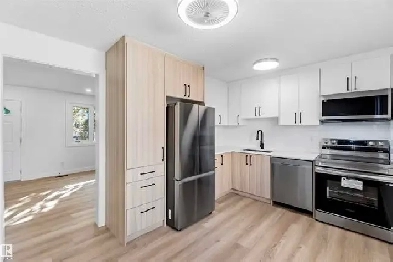 FULLY RENOVATED 3 bed / 2 bath townhouse - 160 Habitat CR NW Image# 1
