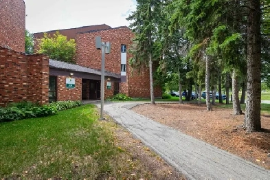 Immaculate 832sqft 2bdrm condo w/ scenic park views! Image# 1