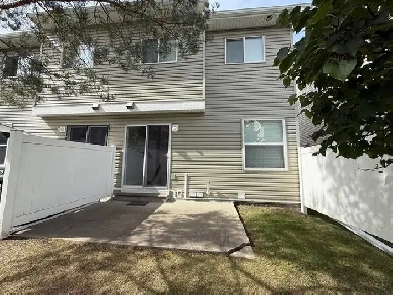3 Bed 1.5 Bath Unit in Edmonton, AB Image# 1
