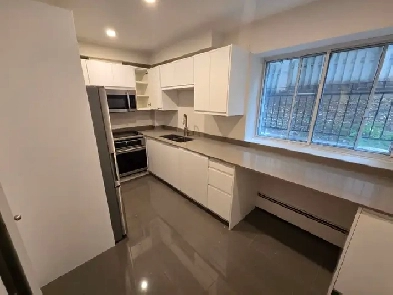 4 1/2 (Rénové) Cote Des Neiges- PRET DE TOUT! Image# 1