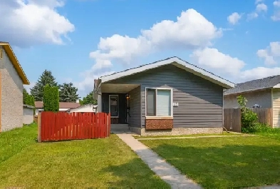 Cute n Cozy 2bdrm Bungalow ft. 24x24 Dbl Det Garage! Image# 1