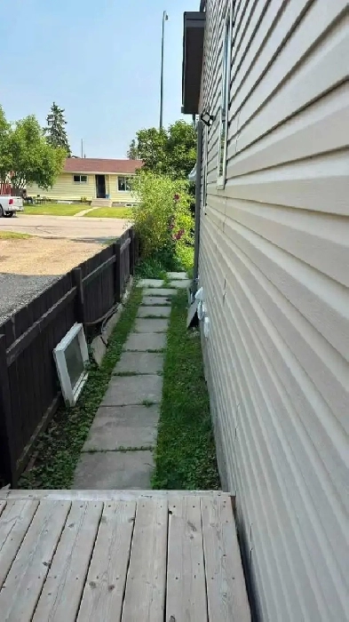 Room for Rent ( Female only) – Forest Lawn, SE Calgary Image# 1