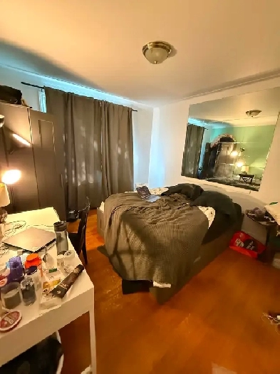 LEASE TRANSFER COTE DES NEIGES ROOM — Available Dec 1 or Jan 1 Image# 1