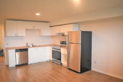 Bright & Spacious Legal 3-Bedroom Basement Suite Best Location Image# 1