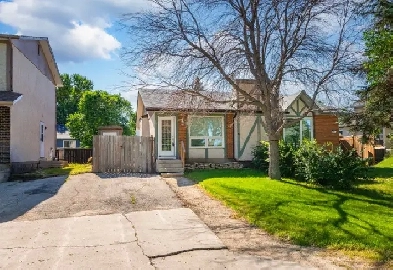 Remodelled cute n cozy 2bdrm bungalow located across Tokarz Park Image# 1