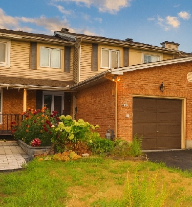 3 bed   den, 2.5 bath townhome Image# 1