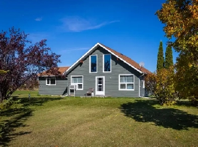 Charming 2bdrm 1980s Home nestled on gorgeous 4.69acre property! Image# 1