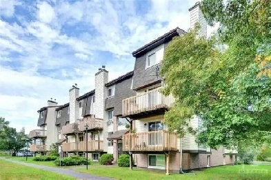 2 Bed   Den Condo, New Kitchen, In-Unit Laundry, Parking Image# 1