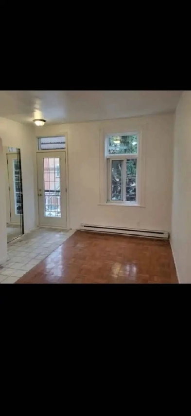 Beau grand 2 1/2,haut duplex,Verdun,Métro De l'Eglise, 875$/mois Image# 1