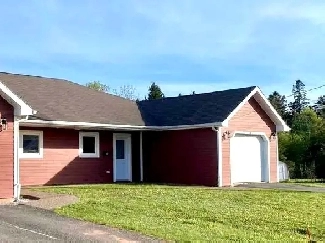 Spacious 2-Bed, 1.5-Bath Duplex with a single garage Image# 1
