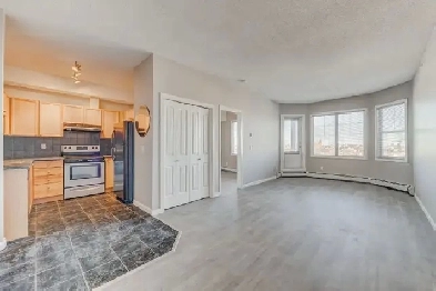 Spacious 2bdr Condo (McKenzie Towne) Image# 1